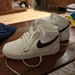 Nike Air Force 1 high top tennis shoes brand new